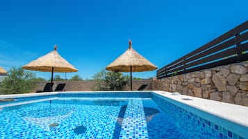 Kolam renang outdoor