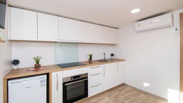 Nhà | Bếp riêng | Tủ lạnh, lò nướng, bếp nấu, ấm điện