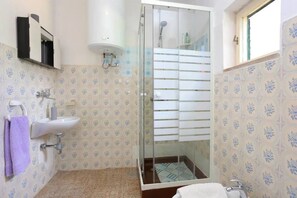 House | Bathroom | Shower - House Neda (Marina)