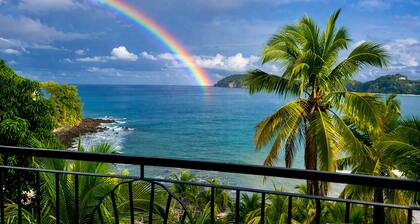 Exclusive Retreats Newest Beachfront Estate w/ Staff, Breakfast & Chef Available