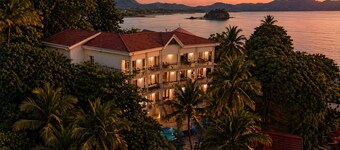 Exclusive Retreats Newest Beachfront Estate w/ Staff, Breakfast & Chef Available