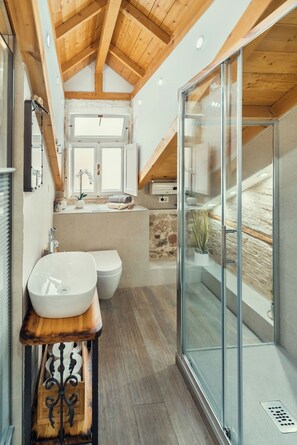 Studio (A1) | Bathroom - Apartment Gorgeous Historic Home (Split)