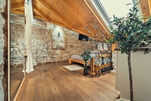 Studio (A1) | Living room - Apartment Gorgeous Historic Home (Split)