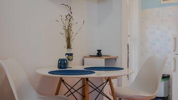 Studio (A3) | Dining