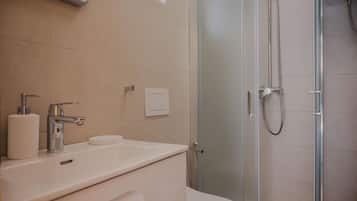 Studio (A3) | Bathroom | Shower
