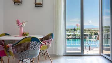 Apartment (A2) | Dining