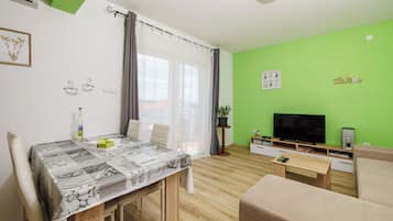 Apartment (A2) | Living room | Flat-screen TV