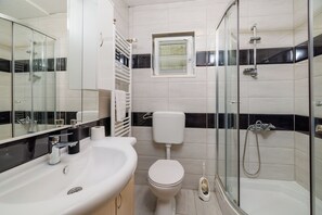 Apartment (A1) | Bilik Mandi | Pancuran mandi 