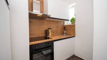 Casa | Cocina privada | Frigorífico, microondas, horno y placa de cocina