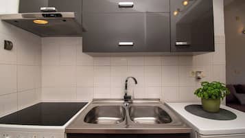 House | Private kitchen | Fridge, microwave, oven, stovetop