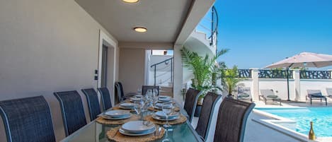 室外游泳池,恒温泳池