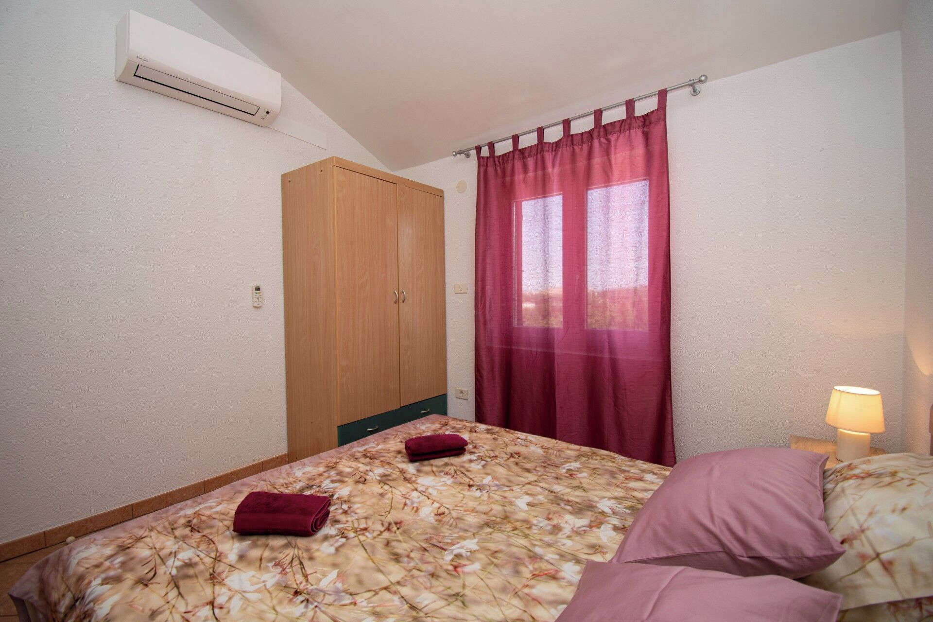 House | Iron/ironing board, free cribs/infant beds, free WiFi