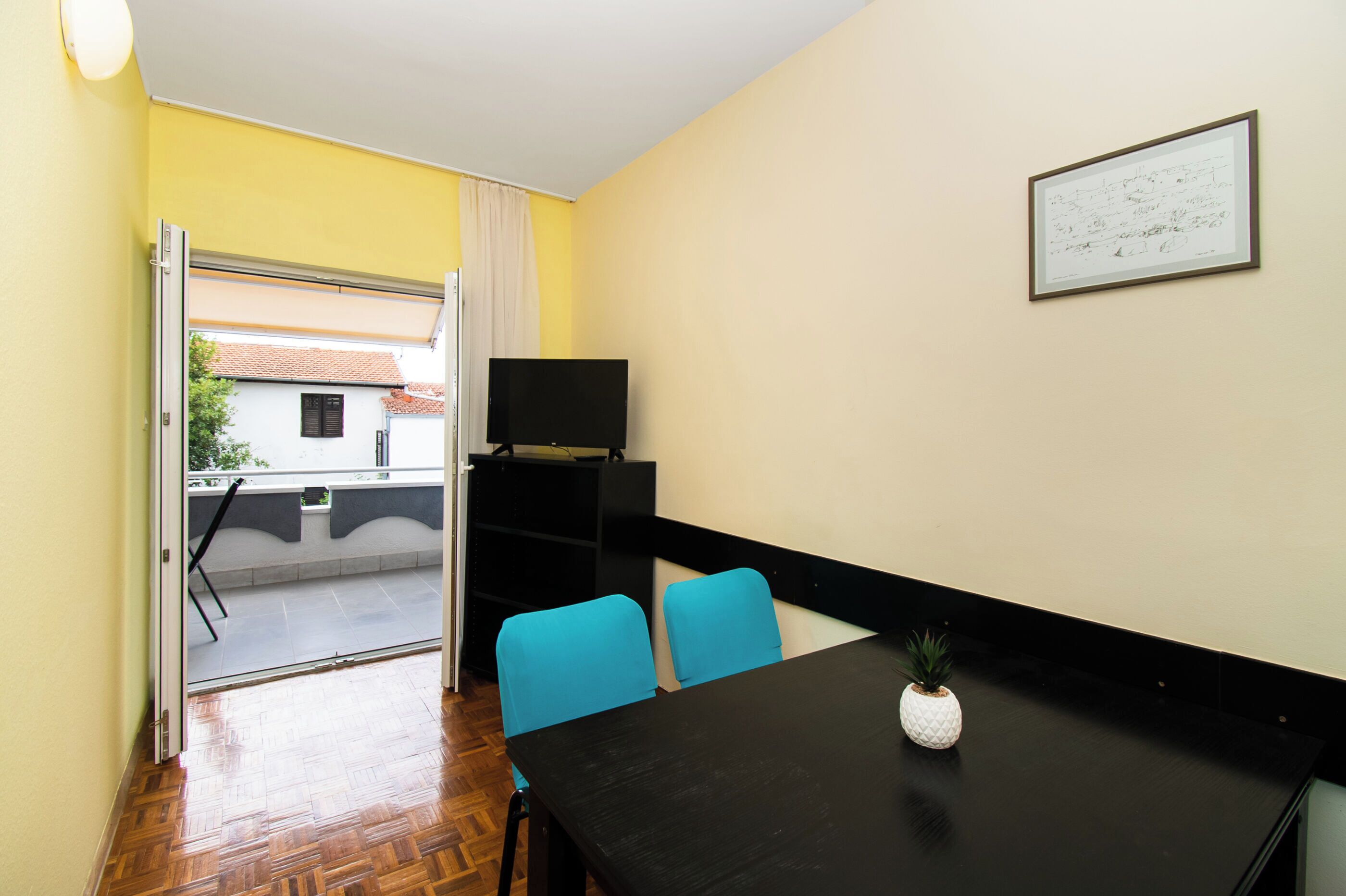 Apartment (A11) | Dining