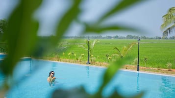 Kolam renang outdoor