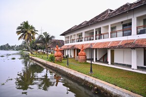 숙박 시설 정면