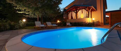 Kiến trúc tòa nhà