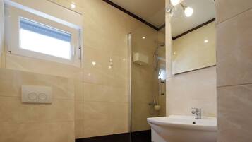 Apartment (A1) | Bathroom | Shower, toilet paper