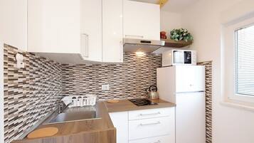 Apartment (A1) | Private kitchen | Fridge, microwave, stovetop, espresso maker