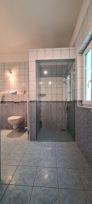 Apartment (A1) | Badezimmer