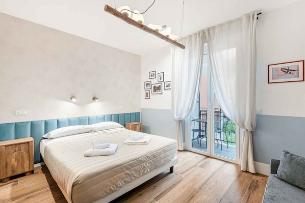 In-room safe - When the house becomes the journey itself, this is Globetrotter in La Spezia.A refuge inspired by the world of travel, for those who leave, arrive... or simply dream. 💭🧳✨ Completely renovated apartment, elegant and welcoming, with all the comfort (La Spezia)
