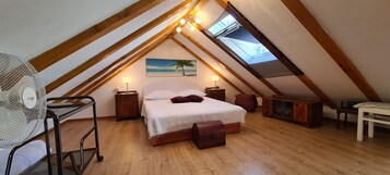 Casa | Tabla de planchar con plancha y wifi gratis