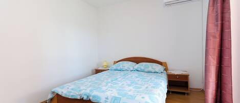 Room (S1) | Free WiFi