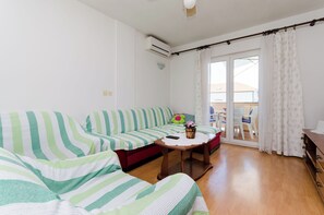 Apartment (A2) | Living room - Apartments and Room Sime M (Lopar)