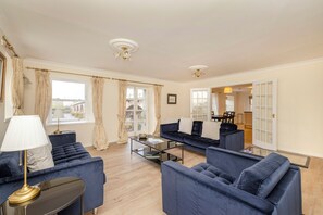 手提電腦工作空間、免費 Wi-Fi