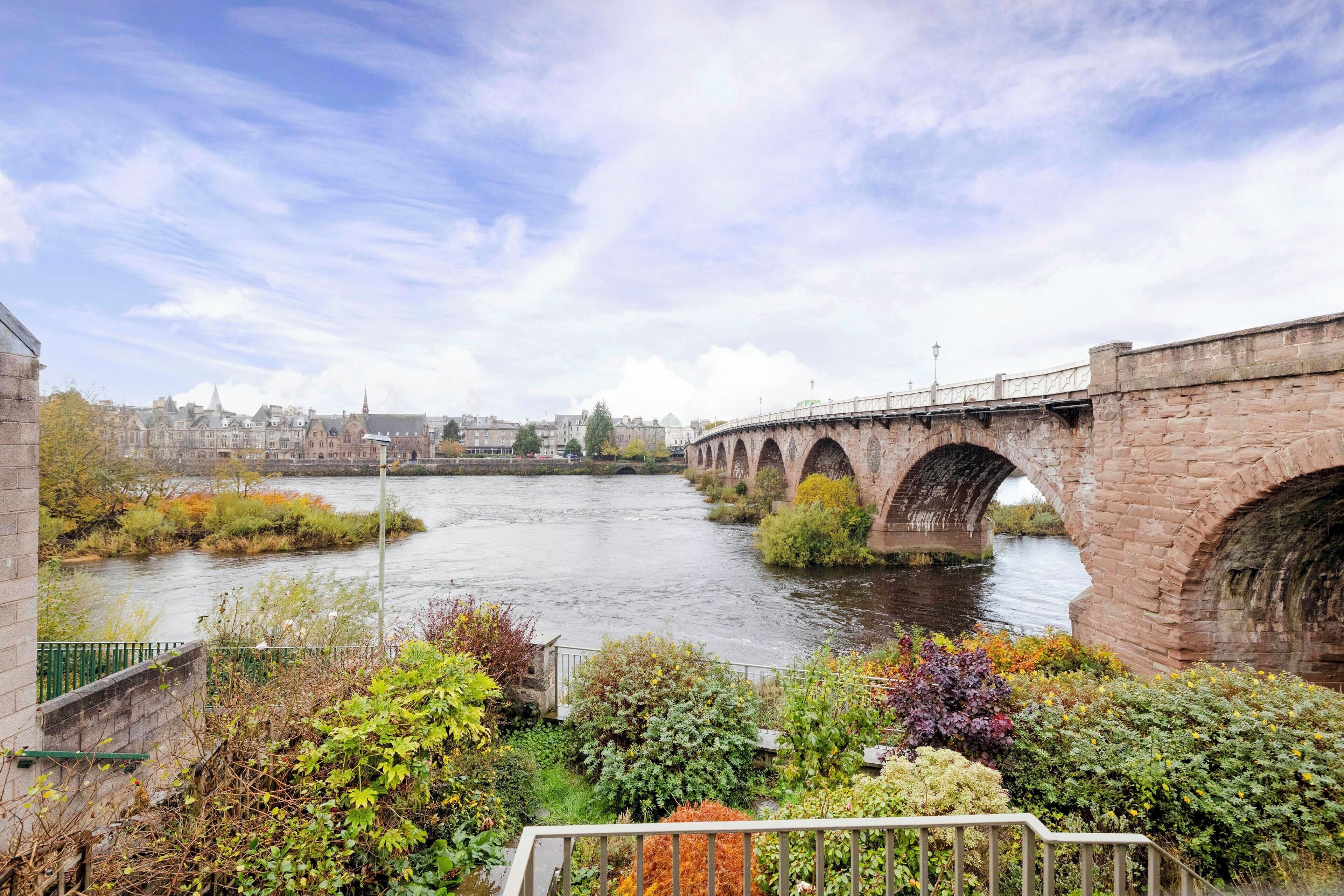 Nhà tiện nghi đơn giản, quang cảnh sông | Quang cảnh từ phòng