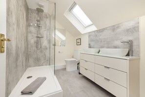 淋浴設備、風筒、提供毛巾、番梘