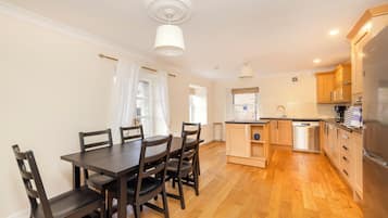 Arbetsyta för laptop och gratis wi-fi