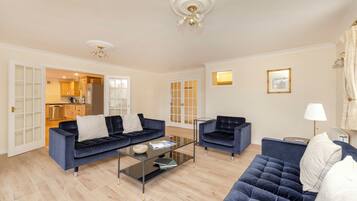 Arbetsyta för laptop och gratis wi-fi