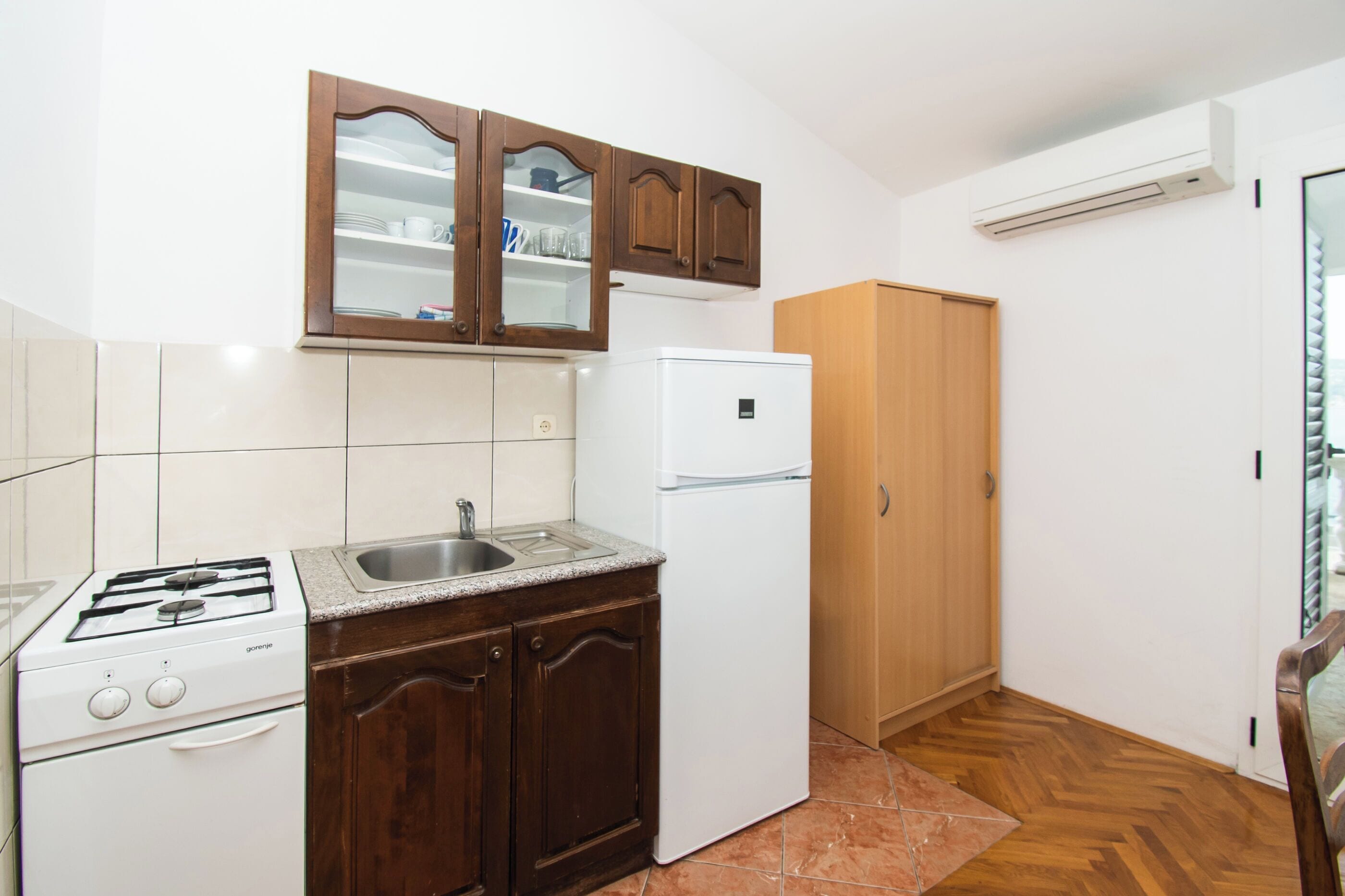 Apartment (A6) | Private kitchen | Fridge, electric kettle, cookware/dishes/utensils