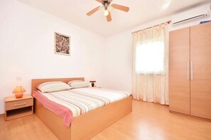 House | Iron/ironing board, free WiFi - House House Roko (Dugi Rat)