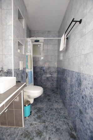 Appartement (A2) | Badkamer | Een douche
