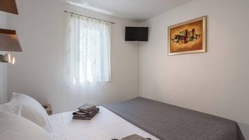 House | Iron/ironing board, free WiFi