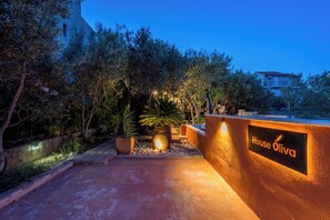 House | Courtyard - House Oliva (Stari Grad)