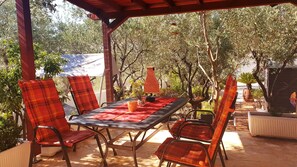 Outdoor dining - House Oliva (Stari Grad)