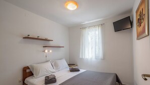 Unclassified image, 2 of 67, button - House Oliva (Stari Grad)