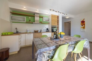 Apartment (A1) | Private kitchen - Apartment Flandria (Jelsa)