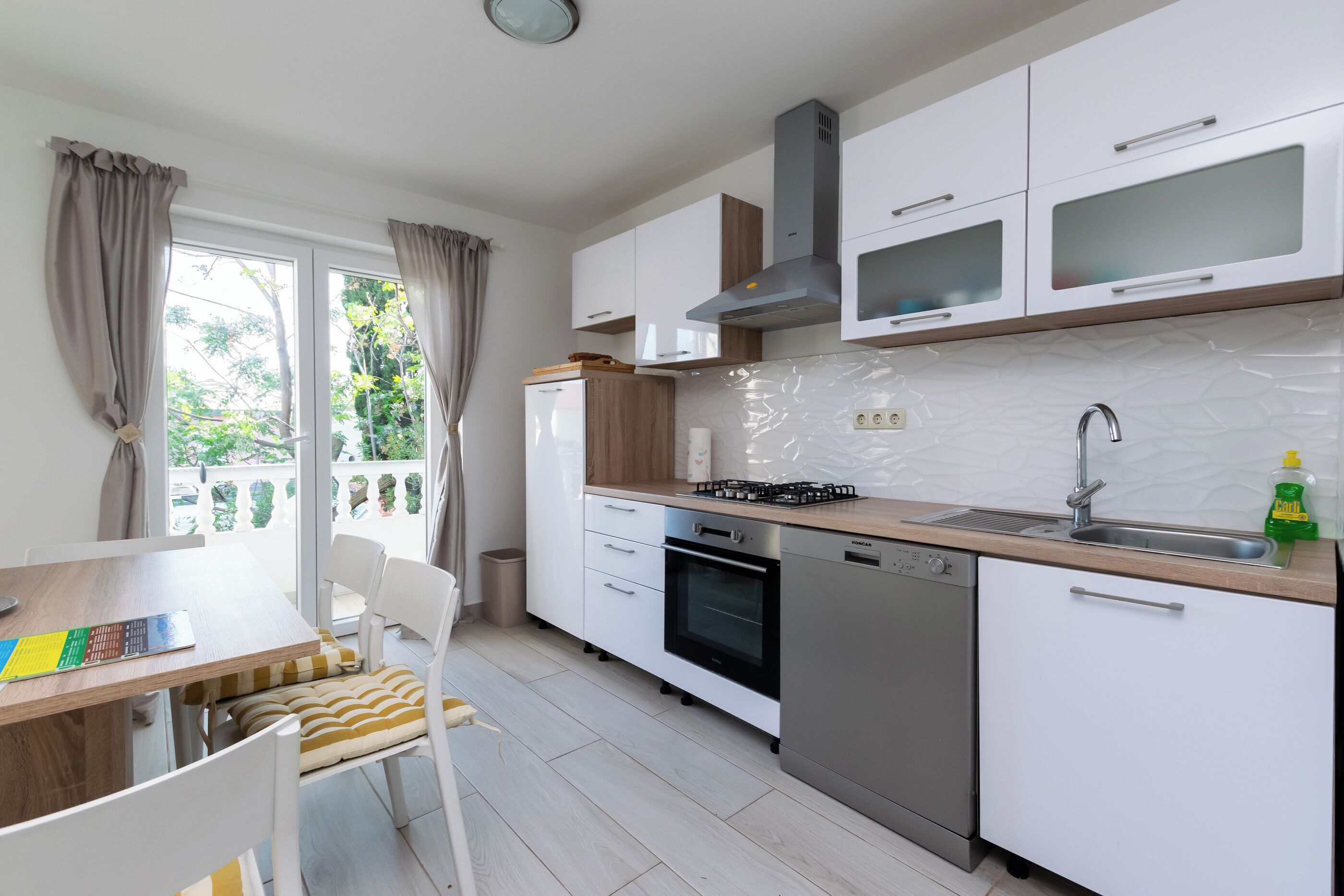 Apartment (A1) | Private kitchen | Fridge, microwave, oven, stovetop
