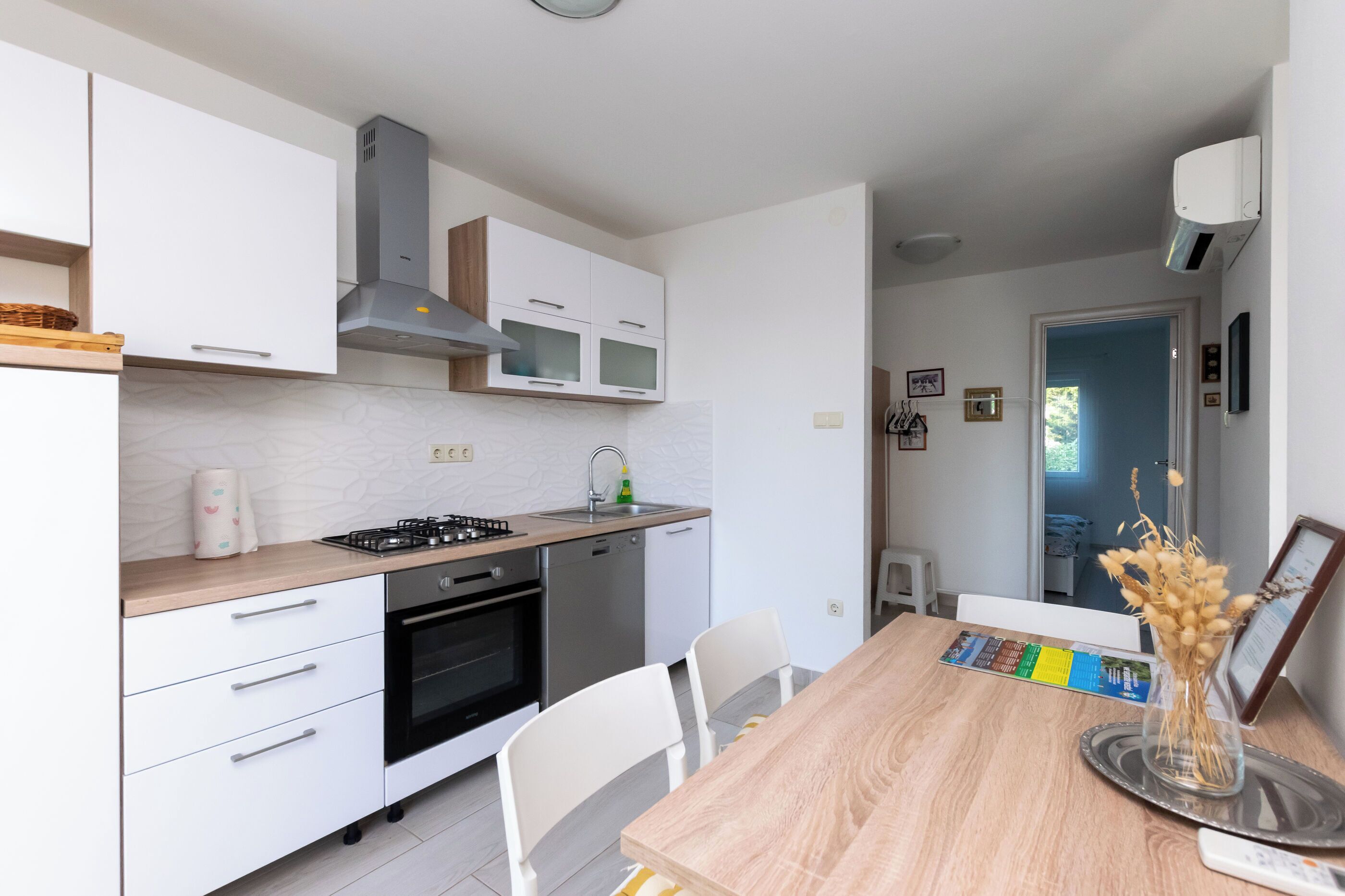 Apartment (A1) | Private kitchen | Fridge, microwave, oven, stovetop