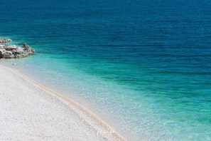 Una playa cerca