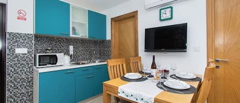Apartment (A1) | Dining