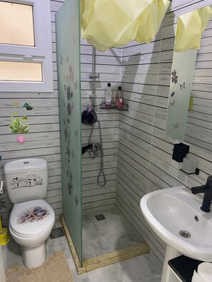 Shower, towels, toilet paper - apartment in Hurghada, Red Sea Governorate (Red Sea Governorate)