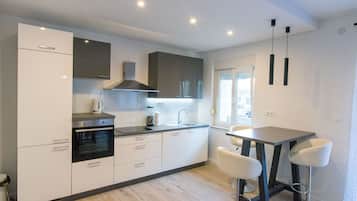Apartment (A1) | Private kitchen | Fridge, oven, stovetop, dishwasher