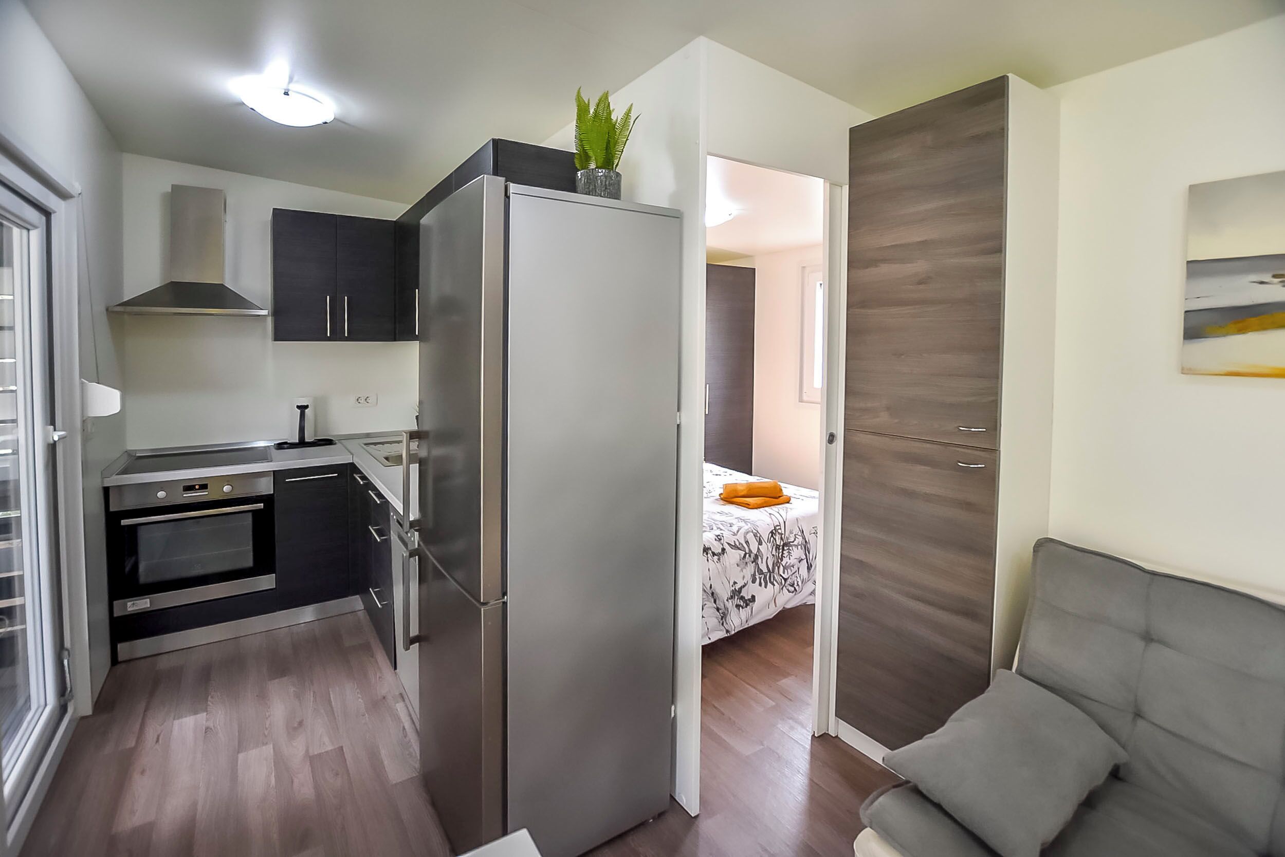 Casa | Cocina privada | Refrigerador, microondas, horno y parrilla de estufa 