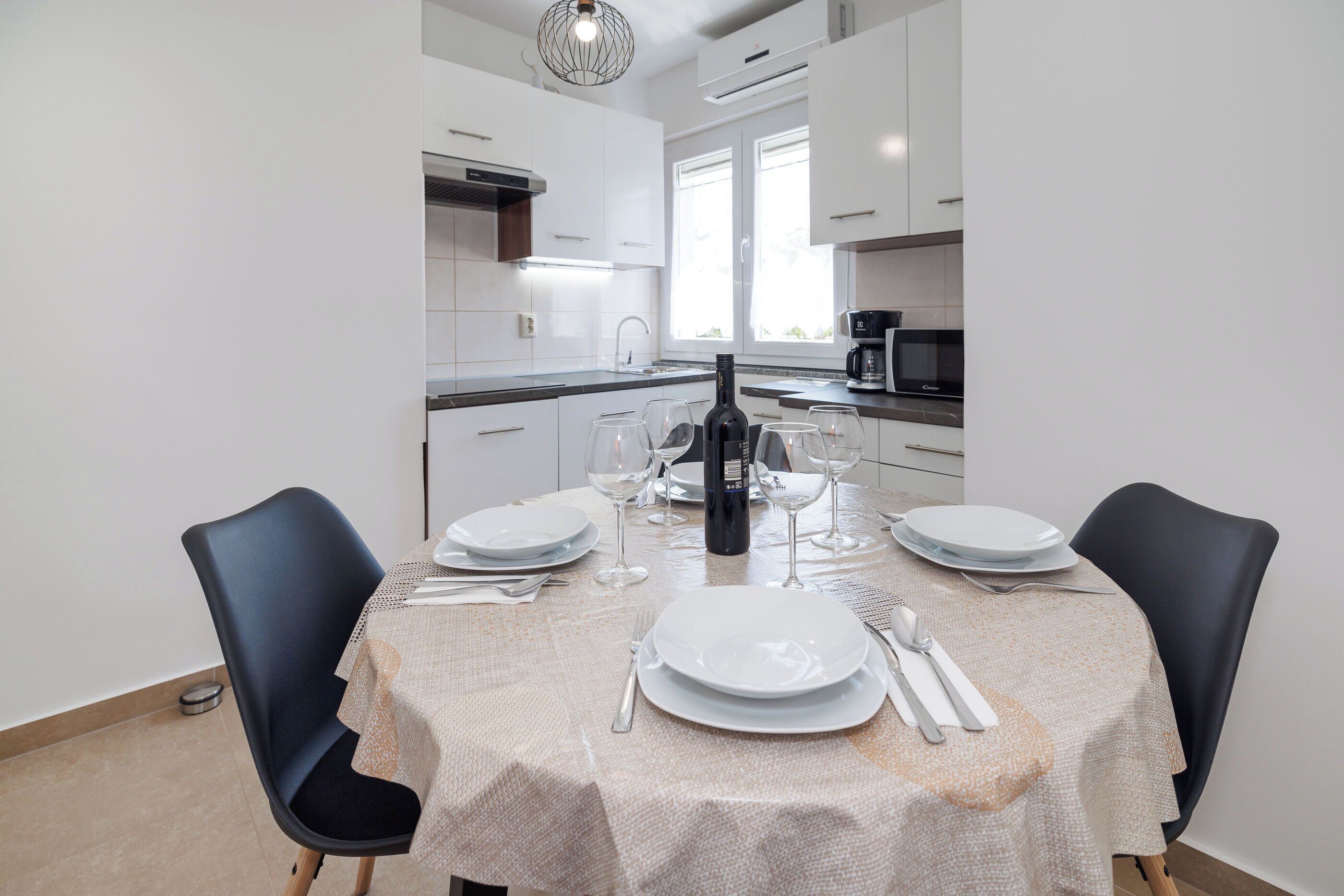 Apartment (A1) | Private kitchen | Fridge, microwave, oven, stovetop