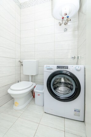 Apartment (A1) | Bathroom - Apartment Close to the Beach (Stari Grad)