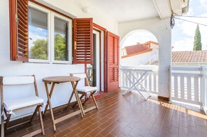 Apartment (A1) | Terrace/patio - Apartment Close to the Beach (Stari Grad)